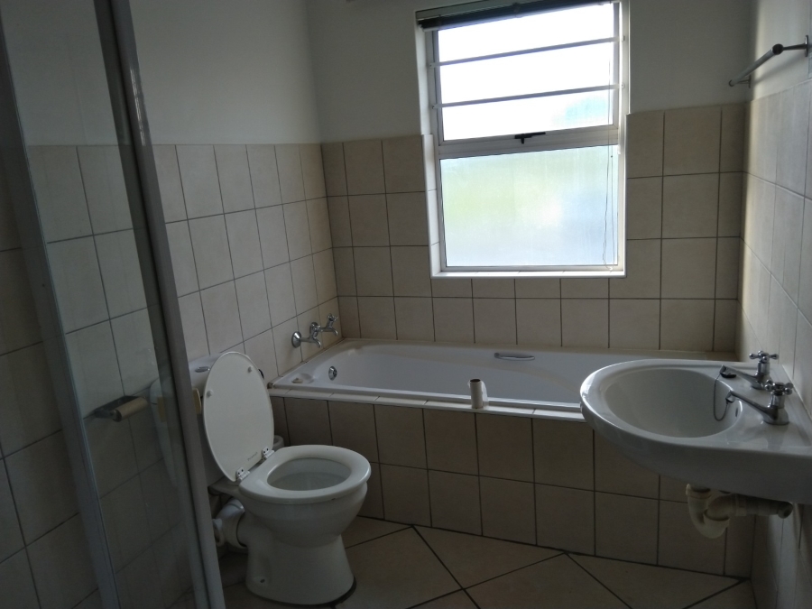 To Let 3 Bedroom Property for Rent in Longlands Western Cape